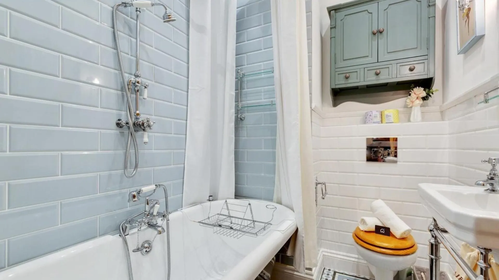 Bright Camberwell Georgian Apartment London