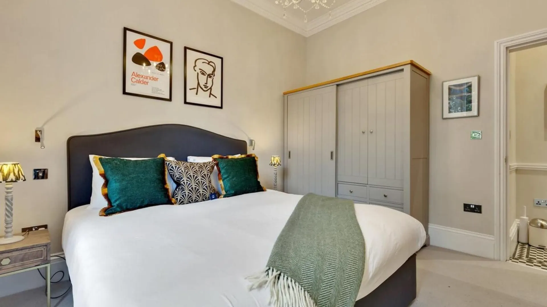 Bright Camberwell Georgian Apartment London