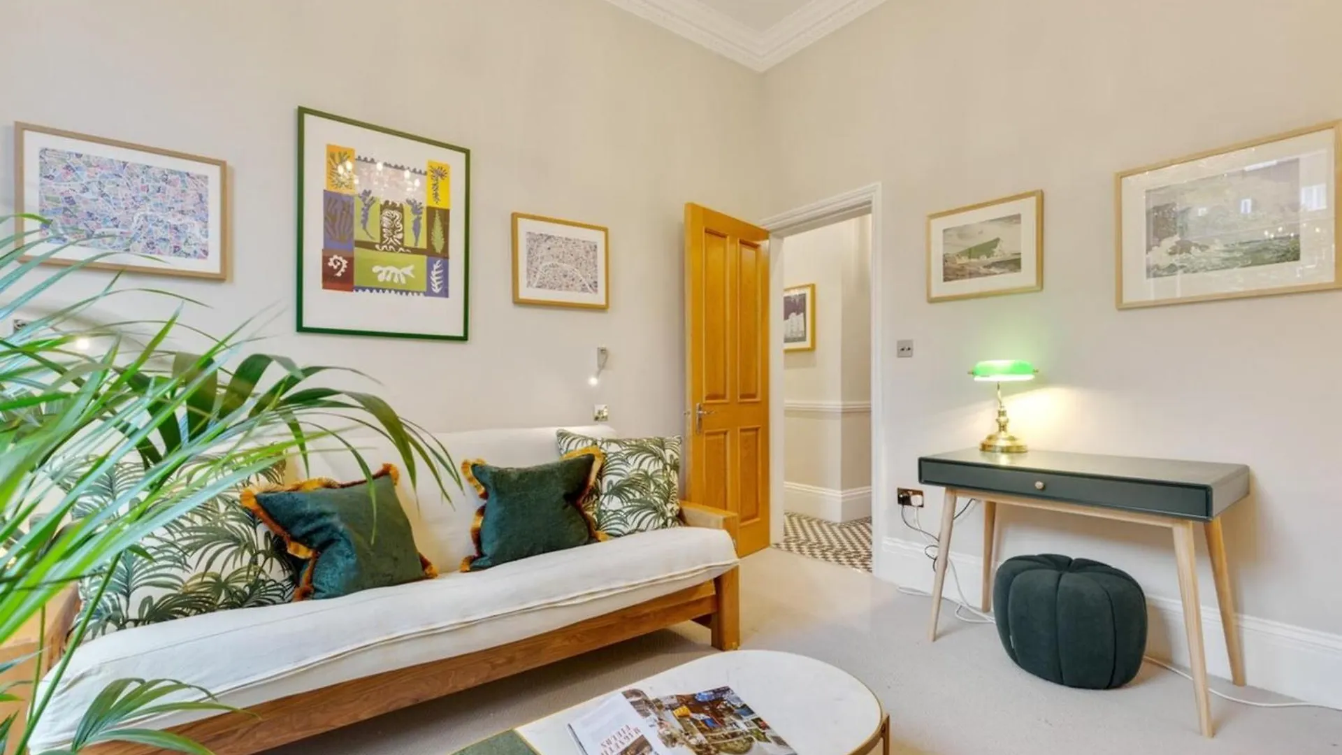 Bright Camberwell Georgian Apartment London