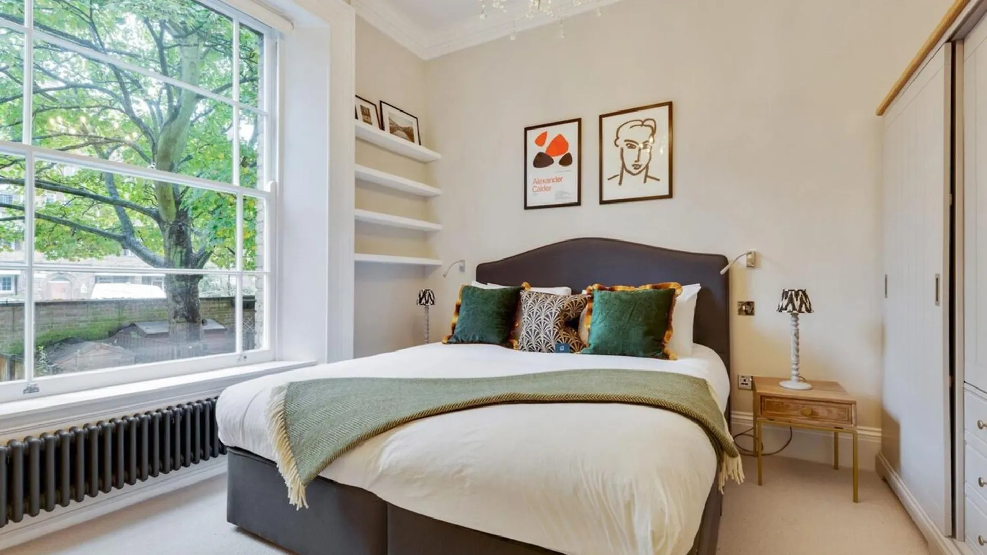 Bright Camberwell Georgian Apartment London